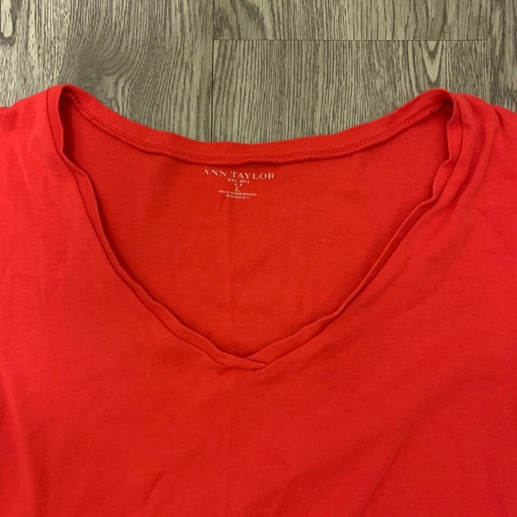 Plain red tee - Picture 2 of 2